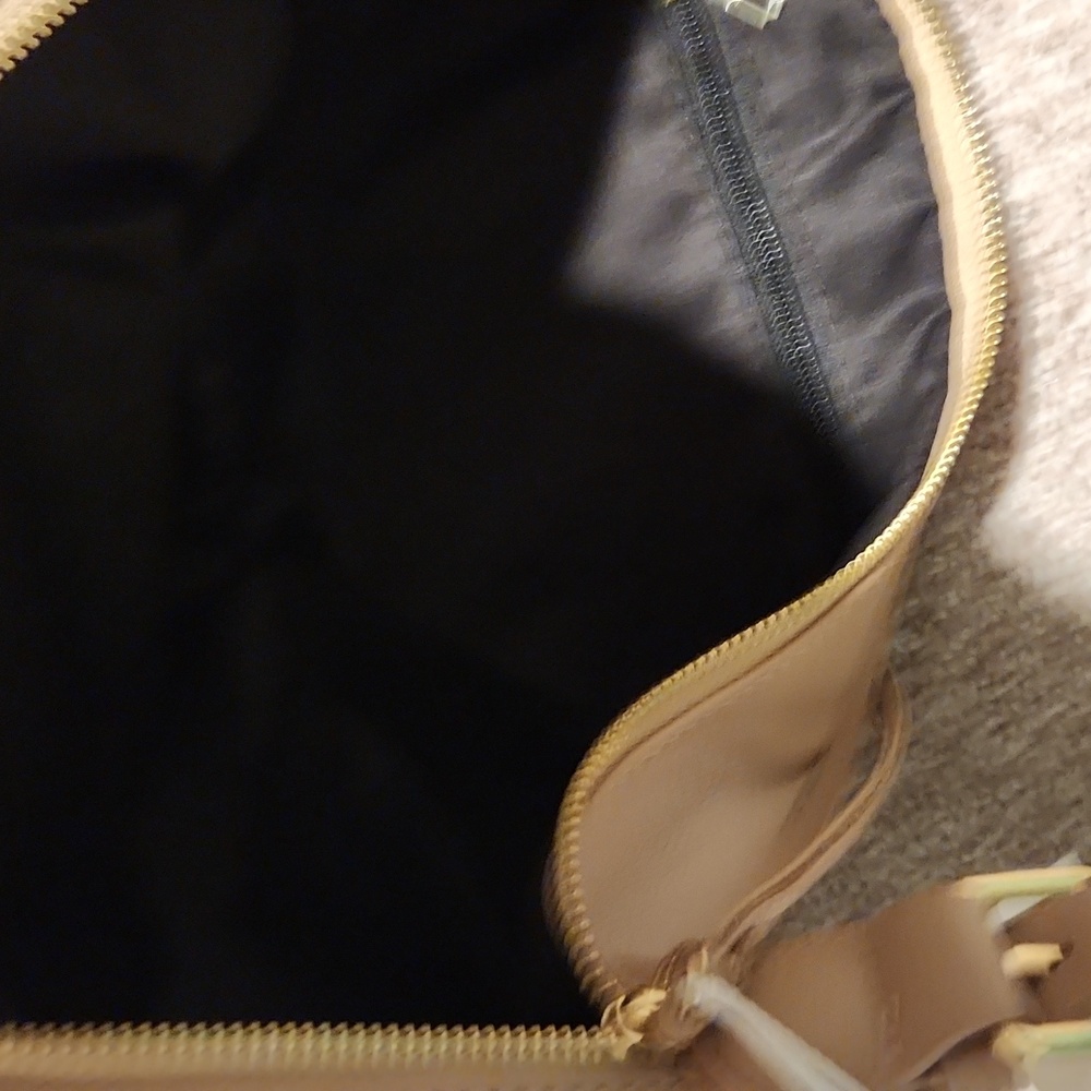 NWTClassic Women's Shoulder Bag in Beige - Picture 5 of 6